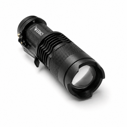Mini svítilna Black Airsoft CREE s dobíjecí baterií a nabíječkou