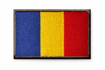 Hímzett tépőzáras felvarró 5x8 cm - román zászló