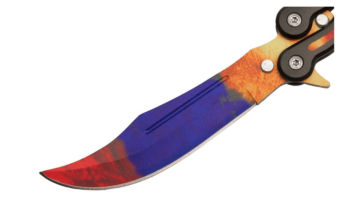 Butterfly-Messer mit farbiger Klinge und Aluminiumgriff